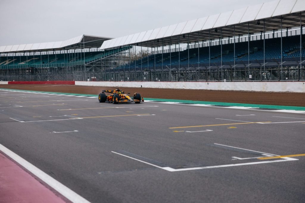 McLaren MCL39 at Silverstone test