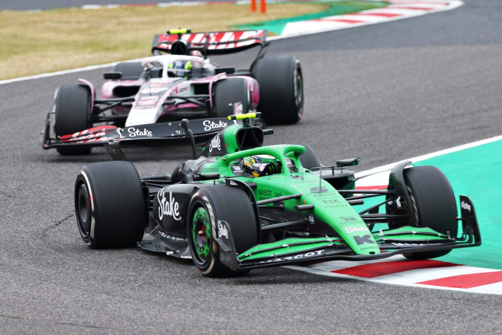 SUZUKA, JAPAN - APRIL 06: Gabriel Bortoleto of Brazil driving the (5) Kick Sauber C45 Ferrari leads Oliver Bearman of Great Britain driving the (87) Haas F1 VF-25 Ferrari on track during the F1 Grand Prix of Japan at Suzuka Circuit on April 06, 2025 in Suzuka, Japan. (Photo by Peter Fox/LAT Images)