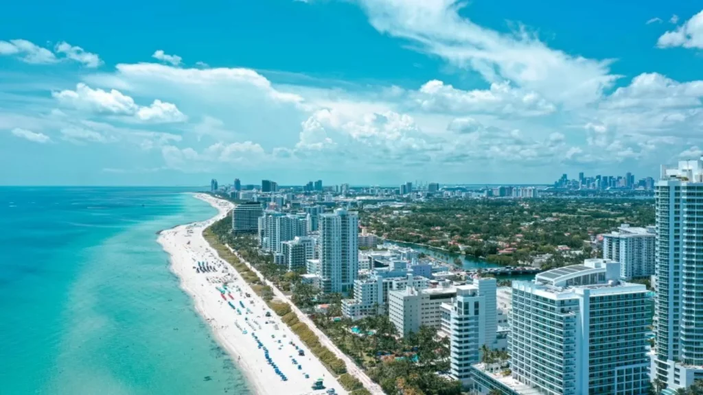 Formula E returns to Miami this weekend (Image Credit: @MiamiBeachNews on X)