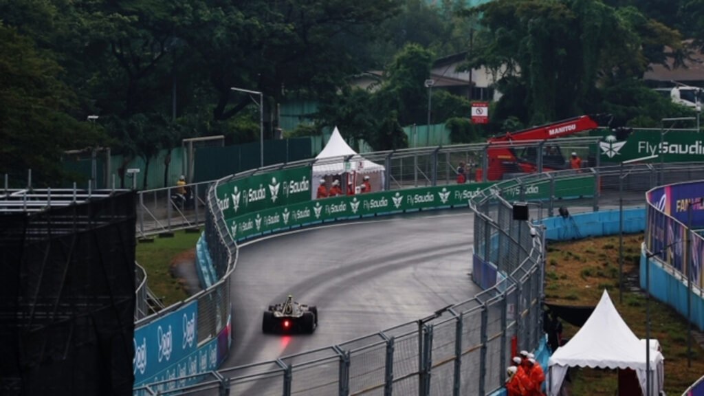 Maximilian Gunther of Germany driving the (7) DS Penske DS E-Tense FE25 on track during practice, ahead of the Jakarta E-Prix, Round 12 of the 2025 FIA Formula E World Championship at Jakarta International e-Prix Circuit on June 21, 2025 in Jakarta, Indonesia. (Photo by Alastair Staley/LAT Images)