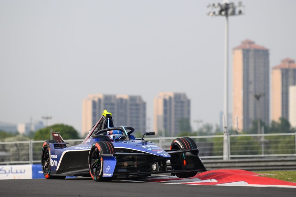 FP2 | FE | Round 12 | Jakarta E-Prix | Hughes topped dirty session [Photo Credit: Formula E | Simon Galloway/LAT Images]