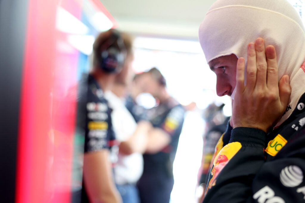 A tough weekend leaves the world champion with a mountain to climb