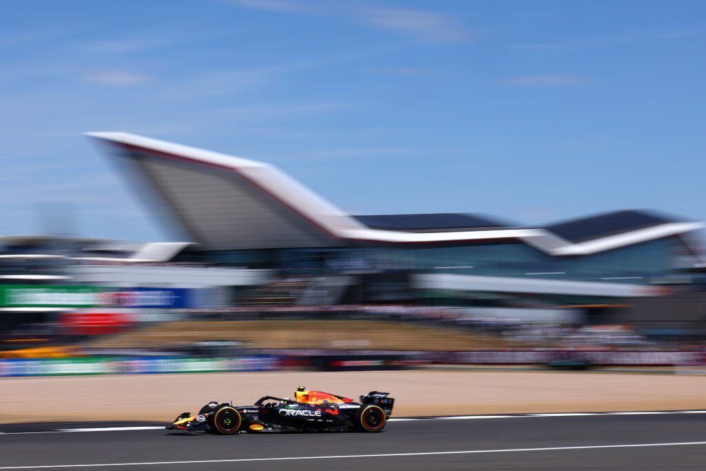 NORTHAMPTON, ENGLAND - JULY 04: Arvid Lindblad of Great Britain driving the (36) Oracle Red Bull Racing RB21 on track during practice ahead of the F1 British GP at Silverstone Circuit on July 04, 2025 in Northampton, England. (Photo by Clive Rose/Getty Images) // Getty Images / Red Bull Content Pool // SI202507040230 // Usage for editorial use only //