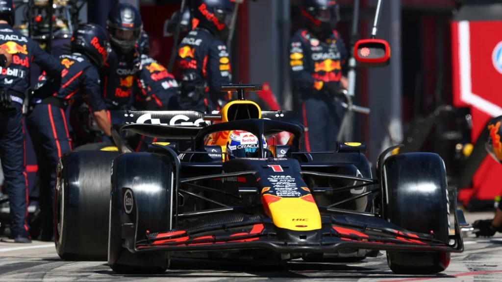 Max Verstappen of the Netherlands driving the (1) Oracle Red Bull Racing RB21 makes a pitstop during the F1 Grand Prix of Emilia-Romagna at Autodromo Internazionale Enzo e Dino Ferrari on May 18, 2025 in Imola, Italy. (Photo by Mark Thompson/Getty Images)